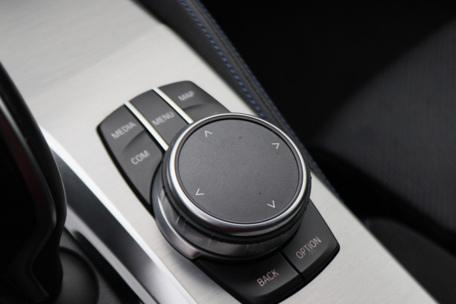 BMW 5 Serie 530e iPerformance High Executive M Sport Softclose, Camera, H&K, Head-Up, Apple Carplay, Trekhaak, Keyless