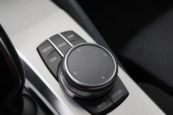 BMW 5 Serie 530e iPerformance High Executive M Sport Softclose, Camera, H&K, Head-Up, Apple Carplay, Trekhaak, Keyless