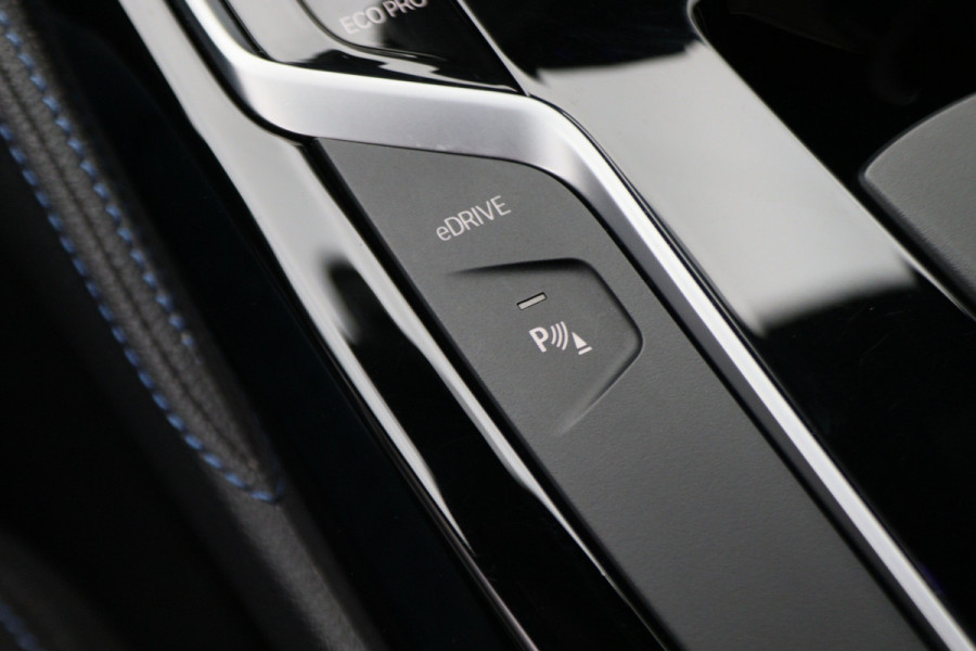 BMW 5 Serie 530e iPerformance High Executive M Sport Softclose, Camera, H&K, Head-Up, Apple Carplay, Trekhaak, Keyless