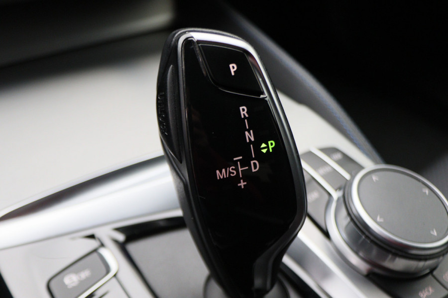 BMW 5 Serie 530e iPerformance High Executive M Sport Softclose, Camera, H&K, Head-Up, Apple Carplay, Trekhaak, Keyless