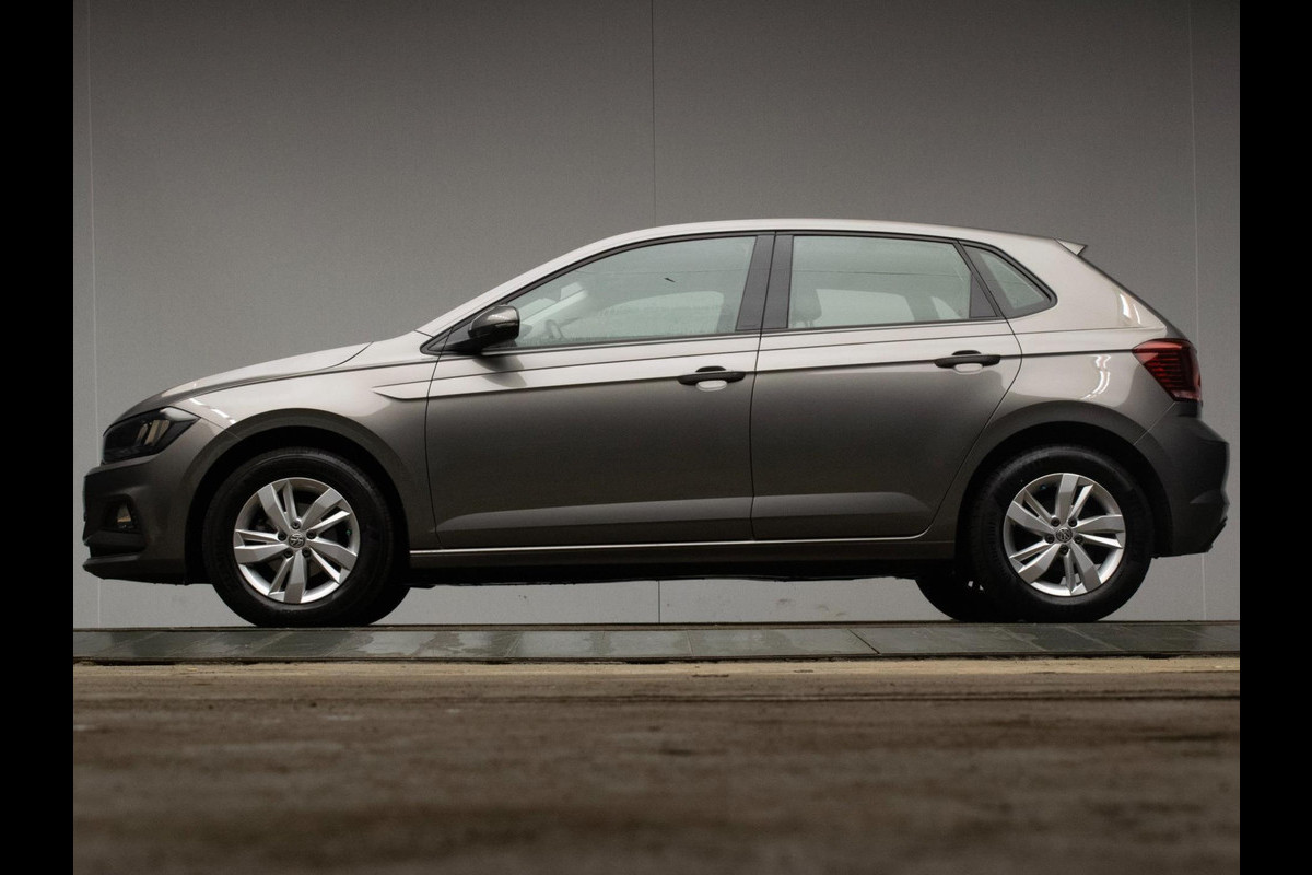 Volkswagen Polo 1.0 TSI Comfortline Sport (APPLE CARPLAY,NAVI,LED,CRUISE,CLIMATE,DAB,SPOILER,SPORTSTOELEN,LM VELGEN,NETTE STAAT) Volkswagen Polo 1.0 TSI Comfortline Sport (APPLE CARPLAY,NAVI,LED,CRUISE,CLIMATE,DAB,SPOILER,SPORTSTOELEN,LM VELGEN,NETTE STAAT)