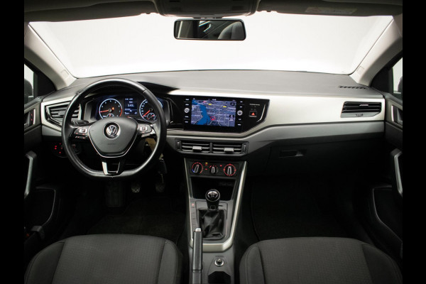 Volkswagen Polo 1.0 TSI Comfortline Sport (APPLE CARPLAY,NAVI,LED,CRUISE,CLIMATE,DAB,SPOILER,SPORTSTOELEN,LM VELGEN,NETTE STAAT)