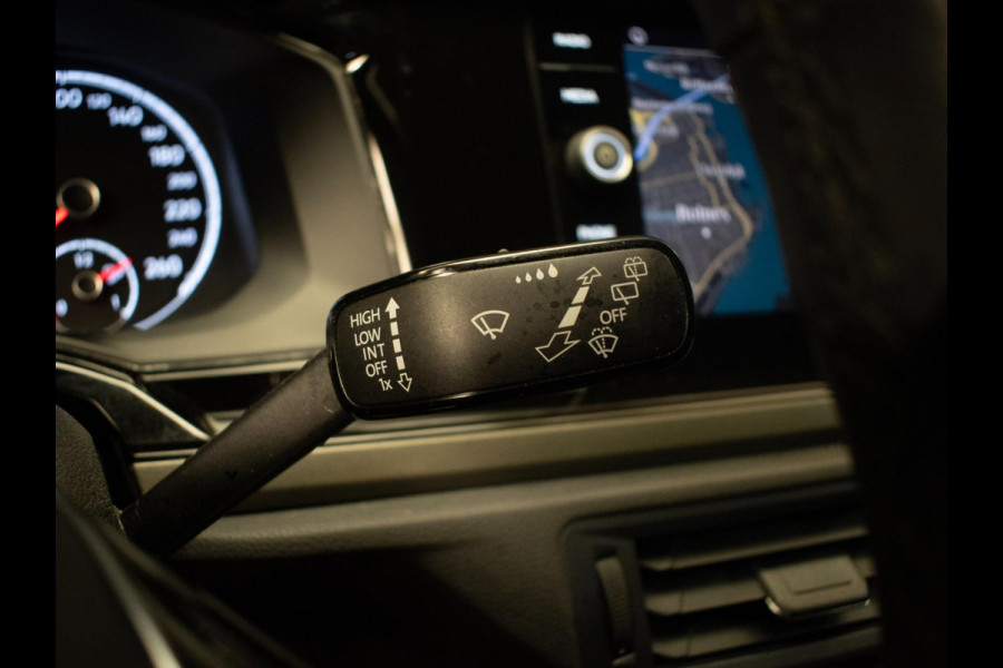 Volkswagen Polo 1.0 TSI Comfortline Sport (APPLE CARPLAY,NAVI,LED,CRUISE,CLIMATE,DAB,SPOILER,SPORTSTOELEN,LM VELGEN,NETTE STAAT)