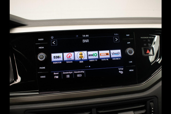 Volkswagen Polo 1.0 TSI Comfortline Sport (APPLE CARPLAY,NAVI,LED,CRUISE,CLIMATE,DAB,SPOILER,SPORTSTOELEN,LM VELGEN,NETTE STAAT)