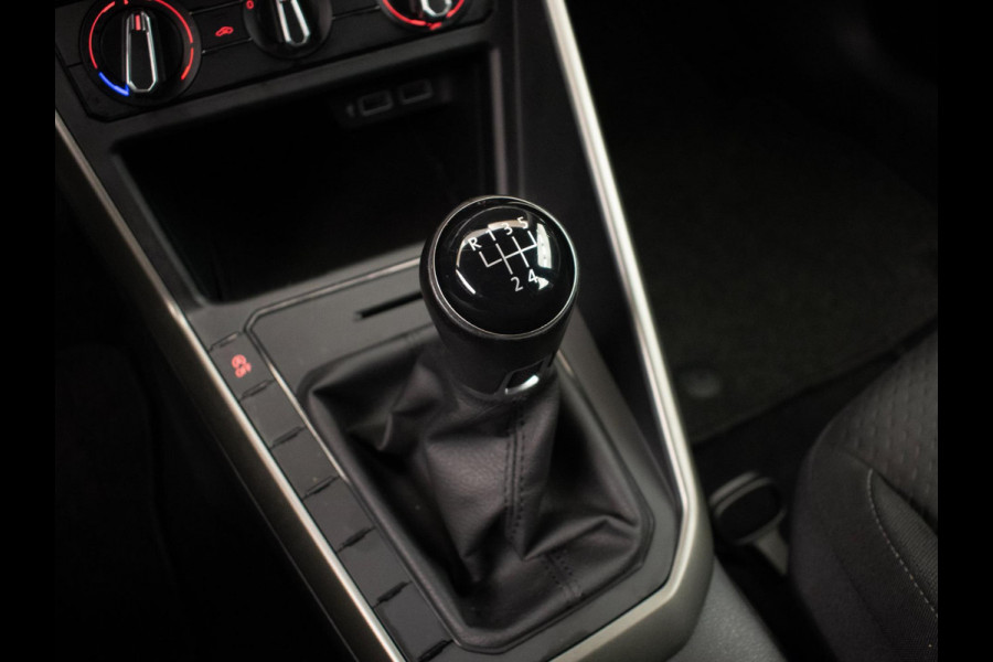 Volkswagen Polo 1.0 TSI Comfortline Sport (APPLE CARPLAY,NAVI,LED,CRUISE,CLIMATE,DAB,SPOILER,SPORTSTOELEN,LM VELGEN,NETTE STAAT)