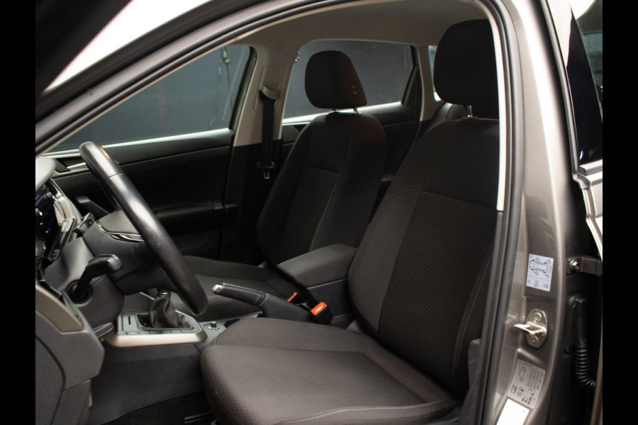 Volkswagen Polo 1.0 TSI Comfortline Sport (APPLE CARPLAY,NAVI,LED,CRUISE,CLIMATE,DAB,SPOILER,SPORTSTOELEN,LM VELGEN,NETTE STAAT)