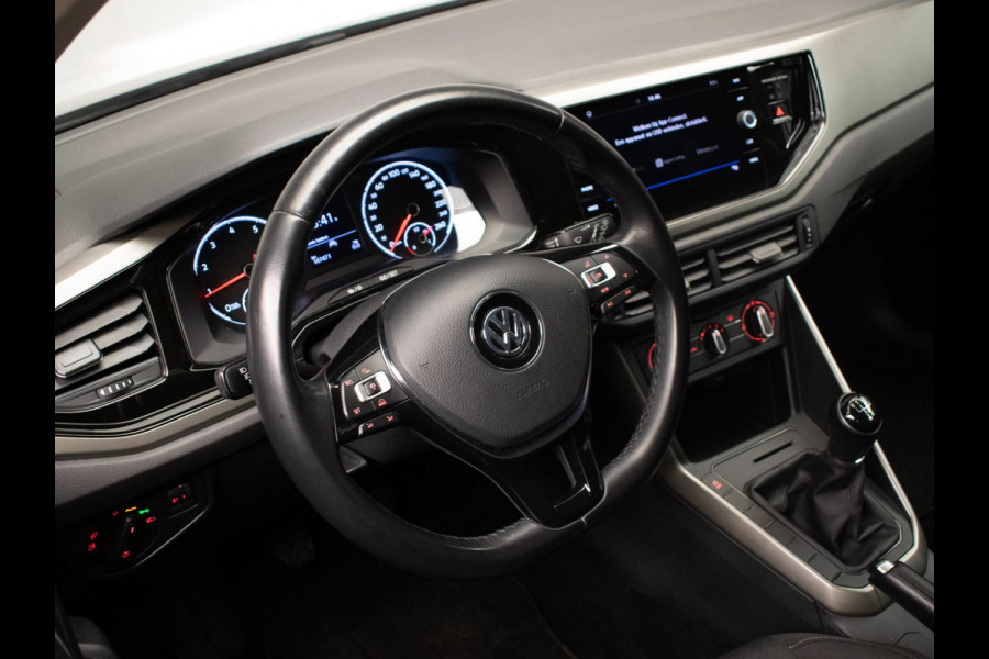 Volkswagen Polo 1.0 TSI Comfortline Sport (APPLE CARPLAY,NAVI,LED,CRUISE,CLIMATE,DAB,SPOILER,SPORTSTOELEN,LM VELGEN,NETTE STAAT)