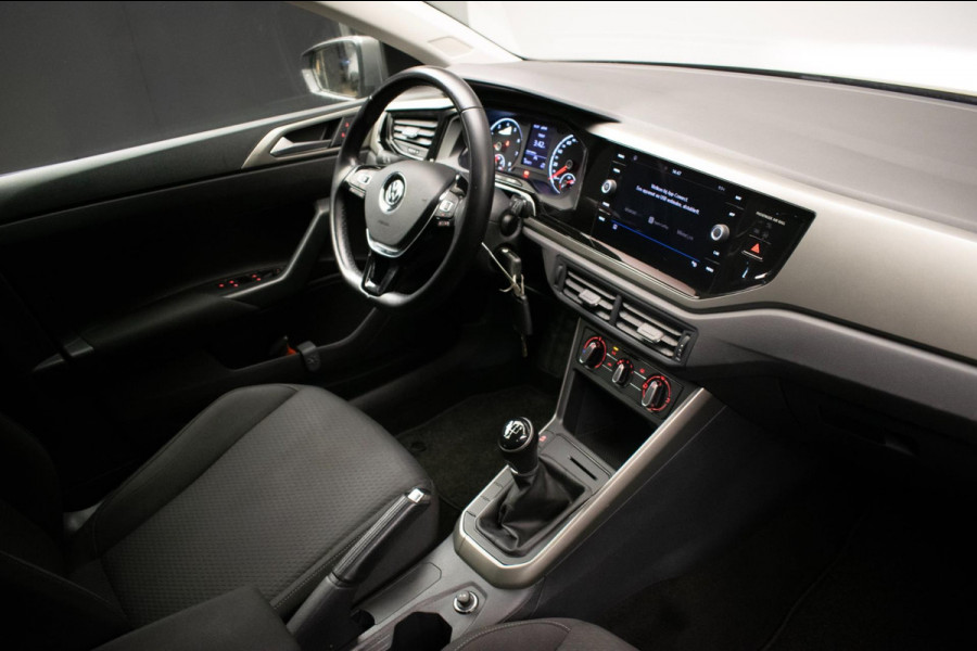 Volkswagen Polo 1.0 TSI Comfortline Sport (APPLE CARPLAY,NAVI,LED,CRUISE,CLIMATE,DAB,SPOILER,SPORTSTOELEN,LM VELGEN,NETTE STAAT)