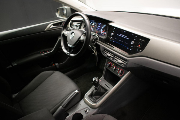 Volkswagen Polo 1.0 TSI Comfortline Sport (APPLE CARPLAY,NAVI,LED,CRUISE,CLIMATE,DAB,SPOILER,SPORTSTOELEN,LM VELGEN,NETTE STAAT)