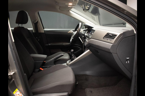 Volkswagen Polo 1.0 TSI Comfortline Sport (APPLE CARPLAY,NAVI,LED,CRUISE,CLIMATE,DAB,SPOILER,SPORTSTOELEN,LM VELGEN,NETTE STAAT)