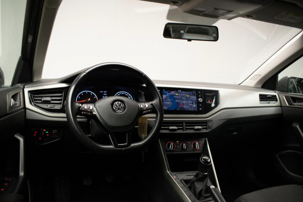 Volkswagen Polo 1.0 TSI Comfortline Sport (APPLE CARPLAY,NAVI,LED,CRUISE,CLIMATE,DAB,SPOILER,SPORTSTOELEN,LM VELGEN,NETTE STAAT)