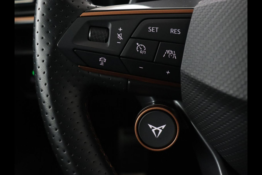 CUPRA Leon 2.0 TSI | 300pk | Panoramadak | Leder | Stoelverwarming | Carplay | Camera | Adaptive cruise | Navigatie | 19'' | Sfeerverlichting | Memory | Keyless | Sportstoelen
