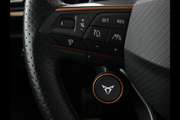 CUPRA Leon 2.0 TSI | 300pk | Panoramadak | Leder | Stoelverwarming | Carplay | Camera | Adaptive cruise | Navigatie | 19'' | Sfeerverlichting | Memory | Keyless | Sportstoelen