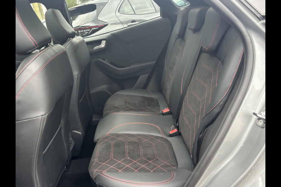 Ford Puma ST-line X 155PK BOMVOL!!| WINTERPACK VERW. VOORRUIT | ELEK. PANORAMDAK| B&O | ELEK. ACHTERKLEP| 360 CAM| STOEL + STUUR VERW. | Ford Puma ST-line X 155PK BOMVOL!!| WINTERPACK VERW. VOORRUIT | ELEK. PANORAMDAK| B&O | ELEK. ACHTERKLEP| 360 CAM| STOEL + STUUR VERW. |