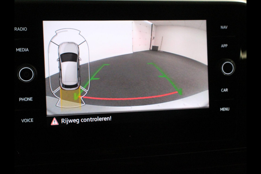 Volkswagen T-Roc 1.5 TSI 150pk Automaat R-Line Digitale Cockpit Climate Control Camera Navigatie Apple Carplay/Android Auto Lichtmetalen Velgen Parkeer sensoren Dab Led Adaptive Cruise Control Volkswagen T-Roc 1.5 TSI 150pk Automaat R-Line Digitale Cockpit Climate Control Camera Navigatie Apple Carplay/Android Auto Lichtmetalen Velgen Parkeer sensoren Dab Led Adaptive Cruise Control