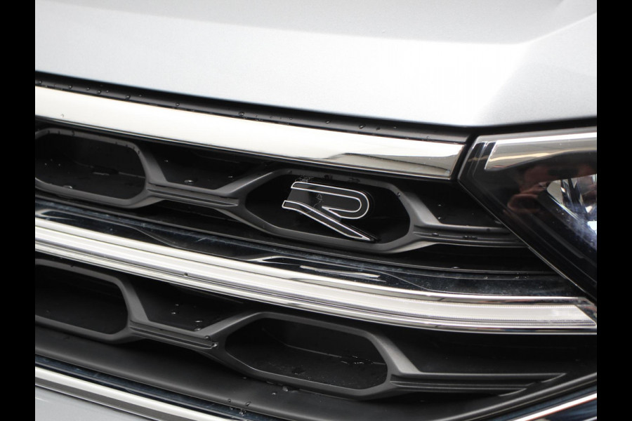 Volkswagen T-Roc 1.5 TSI 150pk Automaat R-Line Digitale Cockpit Climate Control Camera Navigatie Apple Carplay/Android Auto Lichtmetalen Velgen Parkeer sensoren Dab Led Adaptive Cruise Control Volkswagen T-Roc 1.5 TSI 150pk Automaat R-Line Digitale Cockpit Climate Control Camera Navigatie Apple Carplay/Android Auto Lichtmetalen Velgen Parkeer sensoren Dab Led Adaptive Cruise Control