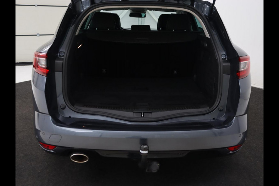 Renault Mégane 1.3 TCe Bose | Automaat | Trekhaak | Camera | Carplay | Navigatie | Park Assist | Climate control | BOSE Sound | Keyless | Half leder | Cruise control | Dodehoek detectie Renault Mégane 1.3 TCe Bose | Automaat | Trekhaak | Camera | Carplay | Navigatie | Park Assist | Climate control | BOSE Sound | Keyless | Half leder | Cruise control | Dodehoek detectie
