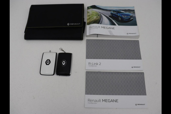Renault Mégane 1.3 TCe Bose | Automaat | Trekhaak | Camera | Carplay | Navigatie | Park Assist | Climate control | BOSE Sound | Keyless | Half leder | Cruise control | Dodehoek detectie Renault Mégane 1.3 TCe Bose | Automaat | Trekhaak | Camera | Carplay | Navigatie | Park Assist | Climate control | BOSE Sound | Keyless | Half leder | Cruise control | Dodehoek detectie
