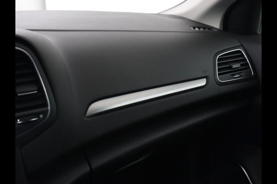 Renault Mégane 1.3 TCe Bose | Automaat | Trekhaak | Camera | Carplay | Navigatie | Park Assist | Climate control | BOSE Sound | Keyless | Half leder | Cruise control | Dodehoek detectie Renault Mégane 1.3 TCe Bose | Automaat | Trekhaak | Camera | Carplay | Navigatie | Park Assist | Climate control | BOSE Sound | Keyless | Half leder | Cruise control | Dodehoek detectie