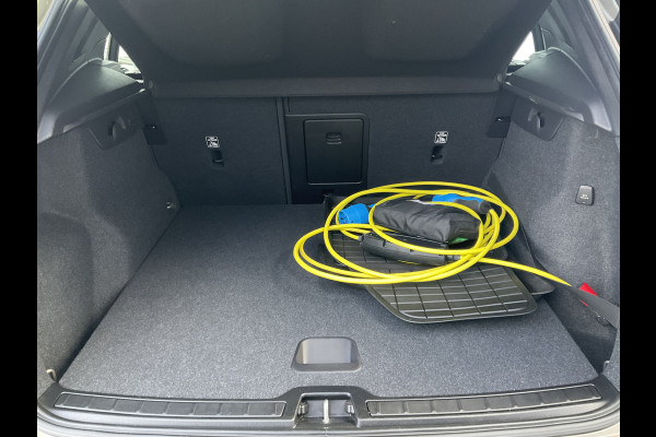 Volvo XC40 1.5 T5 262pk PHEV Twin Engine Inscription Leer Stoel/Stuurverw Carplay Led Voll.Onderhouden!