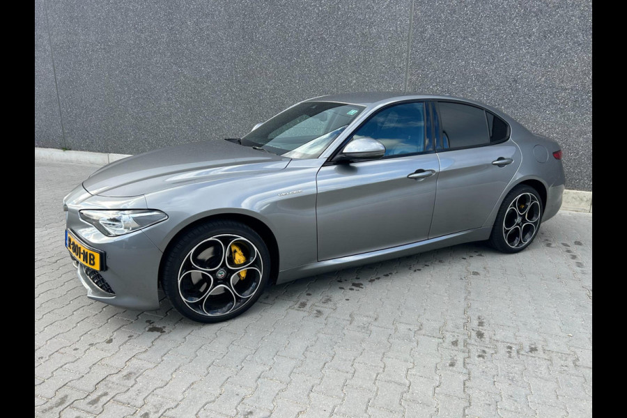 Alfa Romeo Giulia 2.0 T AWD Veloce 280pk | HARMAN KARDON | CARPLAY | A.CAMERA | NAVI | BLUETOOTH | APK T/M 11-12-2027 | TOPSTAAT Alfa Romeo Giulia 2.0 T AWD Veloce 280pk | HARMAN KARDON | CARPLAY | A.CAMERA | NAVI | BLUETOOTH | APK T/M 11-12-2027 | TOPSTAAT