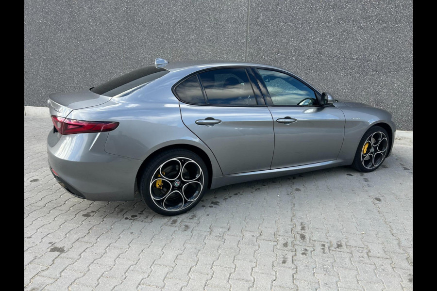Alfa Romeo Giulia 2.0 T AWD Veloce 280pk | HARMAN KARDON | CARPLAY | A.CAMERA | NAVI | BLUETOOTH | APK T/M 11-12-2027 | TOPSTAAT Alfa Romeo Giulia 2.0 T AWD Veloce 280pk | HARMAN KARDON | CARPLAY | A.CAMERA | NAVI | BLUETOOTH | APK T/M 11-12-2027 | TOPSTAAT