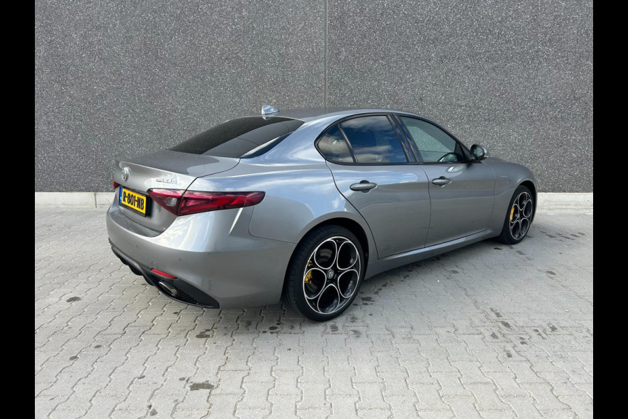 Alfa Romeo Giulia 2.0 T AWD Veloce 280pk | HARMAN KARDON | CARPLAY | A.CAMERA | NAVI | BLUETOOTH | APK T/M 11-12-2027 | TOPSTAAT Alfa Romeo Giulia 2.0 T AWD Veloce 280pk | HARMAN KARDON | CARPLAY | A.CAMERA | NAVI | BLUETOOTH | APK T/M 11-12-2027 | TOPSTAAT