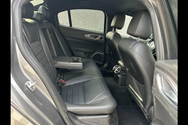 Alfa Romeo Giulia 2.0 T AWD Veloce 280pk | HARMAN KARDON | CARPLAY | A.CAMERA | NAVI | BLUETOOTH | APK T/M 11-12-2027 | TOPSTAAT Alfa Romeo Giulia 2.0 T AWD Veloce 280pk | HARMAN KARDON | CARPLAY | A.CAMERA | NAVI | BLUETOOTH | APK T/M 11-12-2027 | TOPSTAAT