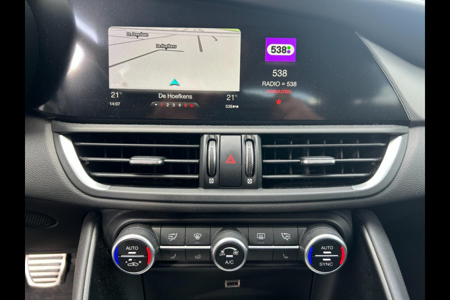 Alfa Romeo Giulia 2.0 T AWD Veloce 280pk | HARMAN KARDON | CARPLAY | A.CAMERA | NAVI | BLUETOOTH | APK T/M 11-12-2027 | TOPSTAAT Alfa Romeo Giulia 2.0 T AWD Veloce 280pk | HARMAN KARDON | CARPLAY | A.CAMERA | NAVI | BLUETOOTH | APK T/M 11-12-2027 | TOPSTAAT