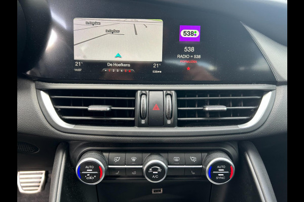 Alfa Romeo Giulia 2.0 T AWD Veloce 280pk | HARMAN KARDON | CARPLAY | A.CAMERA | NAVI | BLUETOOTH | APK T/M 11-12-2027 | TOPSTAAT Alfa Romeo Giulia 2.0 T AWD Veloce 280pk | HARMAN KARDON | CARPLAY | A.CAMERA | NAVI | BLUETOOTH | APK T/M 11-12-2027 | TOPSTAAT