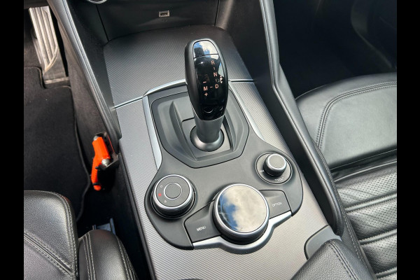 Alfa Romeo Giulia 2.0 T AWD Veloce 280pk | HARMAN KARDON | CARPLAY | A.CAMERA | NAVI | BLUETOOTH | APK T/M 11-12-2027 | TOPSTAAT Alfa Romeo Giulia 2.0 T AWD Veloce 280pk | HARMAN KARDON | CARPLAY | A.CAMERA | NAVI | BLUETOOTH | APK T/M 11-12-2027 | TOPSTAAT