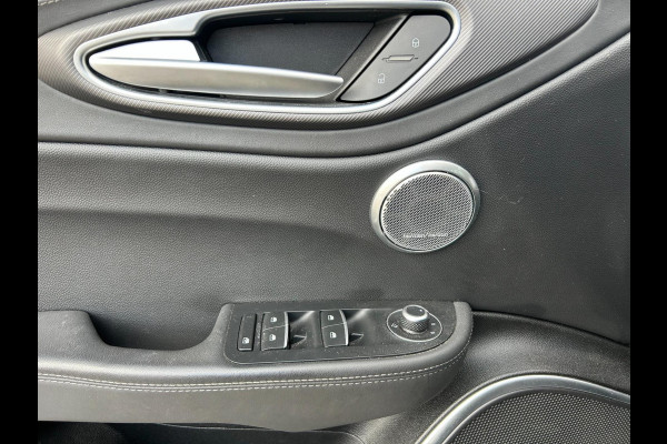 Alfa Romeo Giulia 2.0 T AWD Veloce 280pk | HARMAN KARDON | CARPLAY | A.CAMERA | NAVI | BLUETOOTH | APK T/M 11-12-2027 | TOPSTAAT Alfa Romeo Giulia 2.0 T AWD Veloce 280pk | HARMAN KARDON | CARPLAY | A.CAMERA | NAVI | BLUETOOTH | APK T/M 11-12-2027 | TOPSTAAT