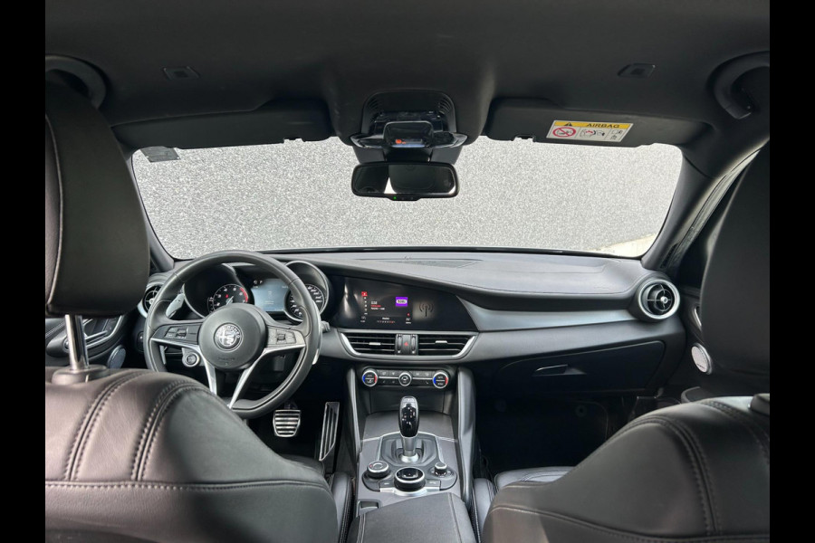 Alfa Romeo Giulia 2.0 T AWD Veloce 280pk | HARMAN KARDON | CARPLAY | A.CAMERA | NAVI | BLUETOOTH | APK T/M 11-12-2027 | TOPSTAAT Alfa Romeo Giulia 2.0 T AWD Veloce 280pk | HARMAN KARDON | CARPLAY | A.CAMERA | NAVI | BLUETOOTH | APK T/M 11-12-2027 | TOPSTAAT