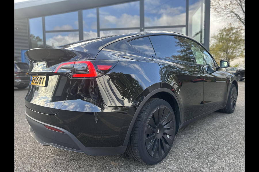 Tesla Model Y Long Range AWD 75 kWh AUTOPILOT| ACHTERBANK VERWARMD| STOEL+ STUUR VERW. | TESLA GARANTIE AANDRIJFLIJN EN ACCU T/M 07-2031/192.000KM Tesla Model Y Long Range AWD 75 kWh AUTOPILOT| ACHTERBANK VERWARMD| STOEL+ STUUR VERW. | TESLA GARANTIE AANDRIJFLIJN EN ACCU T/M 07-2031/192.000KM