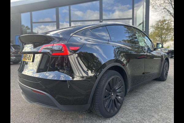 Tesla Model Y Long Range AWD 75 kWh AUTOPILOT| ACHTERBANK VERWARMD| STOEL+ STUUR VERW. | TESLA GARANTIE AANDRIJFLIJN EN ACCU T/M 07-2031/192.000KM Tesla Model Y Long Range AWD 75 kWh AUTOPILOT| ACHTERBANK VERWARMD| STOEL+ STUUR VERW. | TESLA GARANTIE AANDRIJFLIJN EN ACCU T/M 07-2031/192.000KM