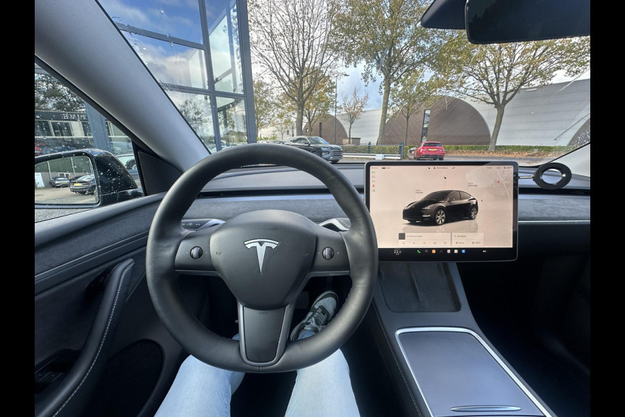 Tesla Model Y Long Range AWD 75 kWh AUTOPILOT| ACHTERBANK VERWARMD| STOEL+ STUUR VERW. | TESLA GARANTIE AANDRIJFLIJN EN ACCU T/M 07-2031/192.000KM Tesla Model Y Long Range AWD 75 kWh AUTOPILOT| ACHTERBANK VERWARMD| STOEL+ STUUR VERW. | TESLA GARANTIE AANDRIJFLIJN EN ACCU T/M 07-2031/192.000KM