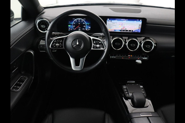 Mercedes-Benz CLA-Klasse Shooting Brake 250e Urban | Carplay | Park Assist | Navigatie | Camera | DAB | Half leder | Full LED | PHEV | Plug In