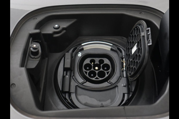 Mercedes-Benz CLA-Klasse Shooting Brake 250e Urban | Carplay | Park Assist | Navigatie | Camera | DAB | Half leder | Full LED | PHEV | Plug In