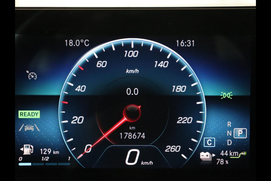 Mercedes-Benz CLA-Klasse Shooting Brake 250e Urban | Carplay | Park Assist | Navigatie | Camera | DAB | Half leder | Full LED | PHEV | Plug In