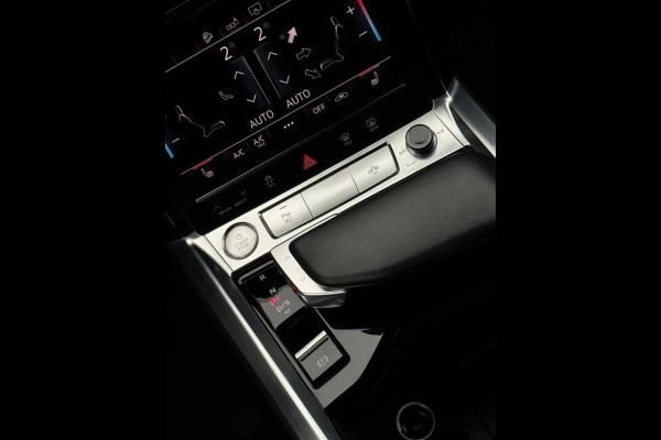 Audi e-tron E-tron 55 quattro 408 pk advanced Pro S Line Plus 95 kWh, SOH 94,6 %, camera , trekhaak,lederen sportinterieur Audi e-tron E-tron 55 quattro 408 pk advanced Pro S Line Plus 95 kWh, SOH 94,6 %, camera , trekhaak,lederen sportinterieur