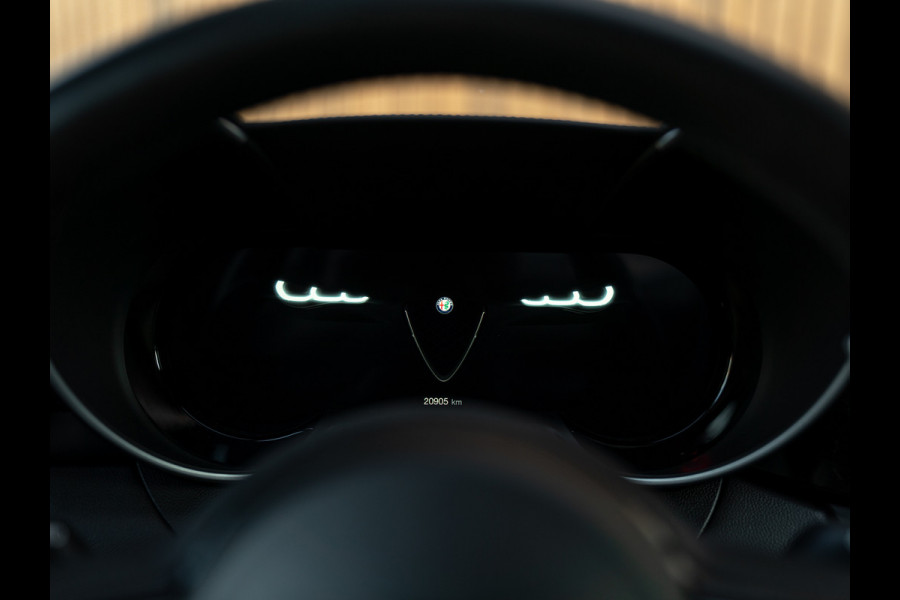 Alfa Romeo Giulia 2.9 V6 Quadrifoglio MY25 | Harman/Kardon | Adapt. cruise | CarPlay Alfa Romeo Giulia 2.9 V6 Quadrifoglio MY25 | Harman/Kardon | Adapt. cruise | CarPlay