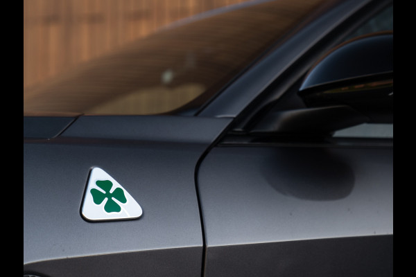Alfa Romeo Giulia 2.9 V6 Quadrifoglio MY25 | Harman/Kardon | Adapt. cruise | CarPlay Alfa Romeo Giulia 2.9 V6 Quadrifoglio MY25 | Harman/Kardon | Adapt. cruise | CarPlay