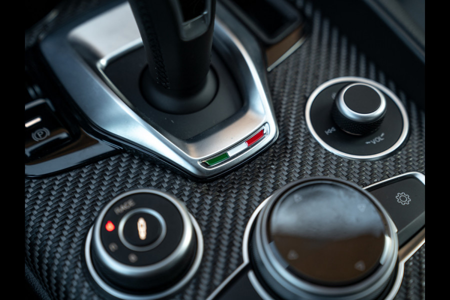 Alfa Romeo Giulia 2.9 V6 Quadrifoglio MY25 | Harman/Kardon | Adapt. cruise | CarPlay Alfa Romeo Giulia 2.9 V6 Quadrifoglio MY25 | Harman/Kardon | Adapt. cruise | CarPlay
