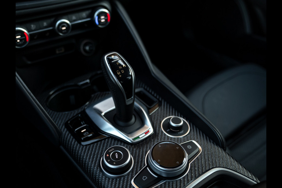 Alfa Romeo Giulia 2.9 V6 Quadrifoglio MY25 | Harman/Kardon | Adapt. cruise | CarPlay Alfa Romeo Giulia 2.9 V6 Quadrifoglio MY25 | Harman/Kardon | Adapt. cruise | CarPlay