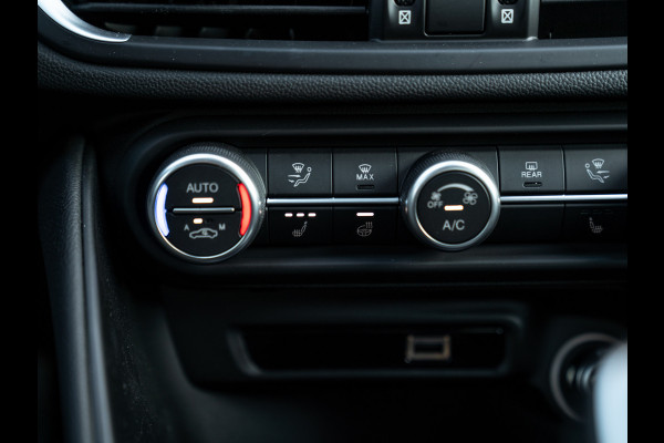 Alfa Romeo Giulia 2.9 V6 Quadrifoglio MY25 | Harman/Kardon | Adapt. cruise | CarPlay Alfa Romeo Giulia 2.9 V6 Quadrifoglio MY25 | Harman/Kardon | Adapt. cruise | CarPlay