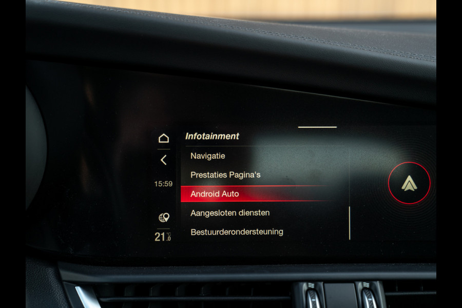 Alfa Romeo Giulia 2.9 V6 Quadrifoglio MY25 | Harman/Kardon | Adapt. cruise | CarPlay Alfa Romeo Giulia 2.9 V6 Quadrifoglio MY25 | Harman/Kardon | Adapt. cruise | CarPlay
