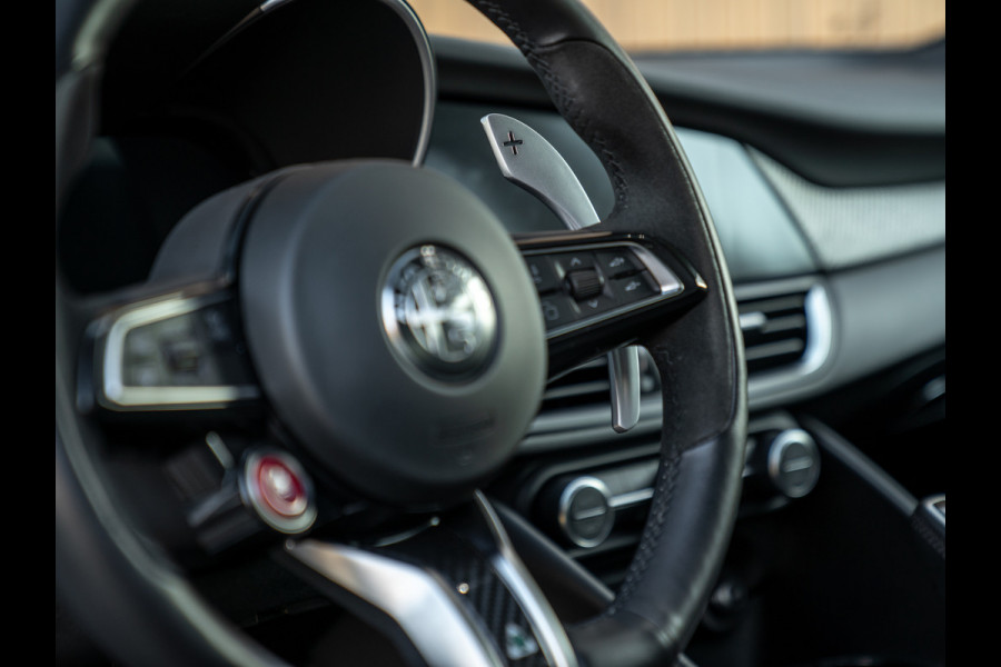 Alfa Romeo Giulia 2.9 V6 Quadrifoglio MY25 | Harman/Kardon | Adapt. cruise | CarPlay Alfa Romeo Giulia 2.9 V6 Quadrifoglio MY25 | Harman/Kardon | Adapt. cruise | CarPlay