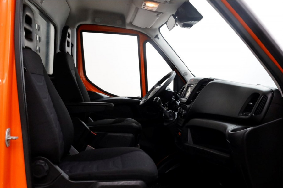 Iveco Daily 35C14 136pk Open Laadbak met laadklep en trekhaak 3500kg 02-2020 Iveco Daily 35C14 136pk Open Laadbak met laadklep en trekhaak 3500kg 02-2020