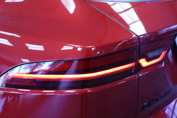 Jaguar E-Pace 1.5 P300e AWD R-Dynamic SE Black Pack ACC Suedecloth hemel