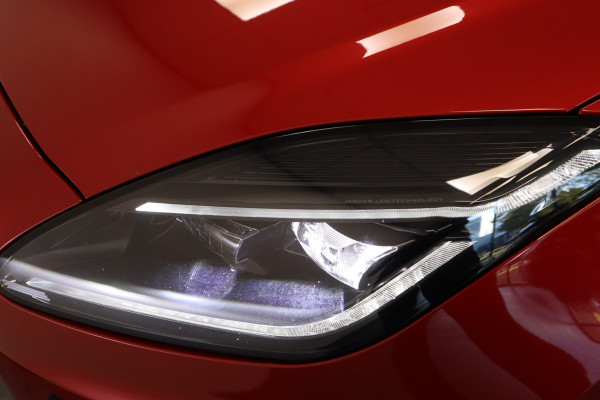 Jaguar E-Pace 1.5 P300e AWD R-Dynamic SE Black Pack ACC Suedecloth hemel